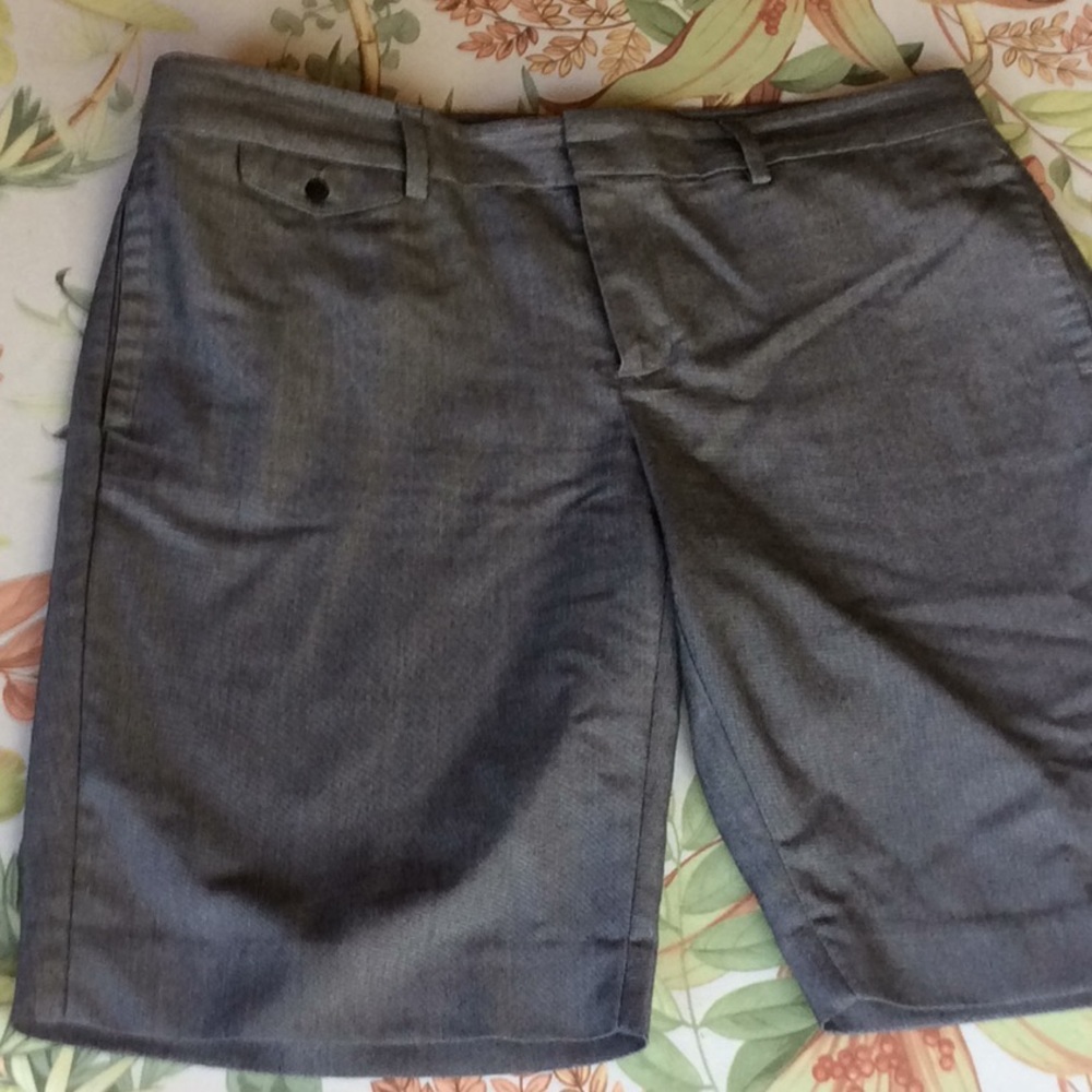 Grey like new Gap shorts